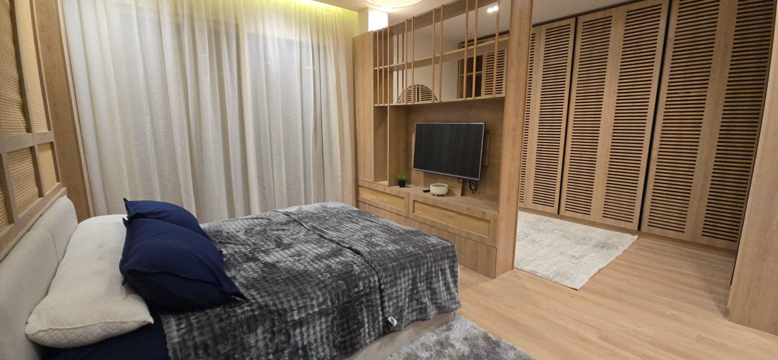 شقه فندقيه ب ٦ أكتوبر بفيلا سكنيه بغرب سوميد بجوار مول العرب وجامعه مصر